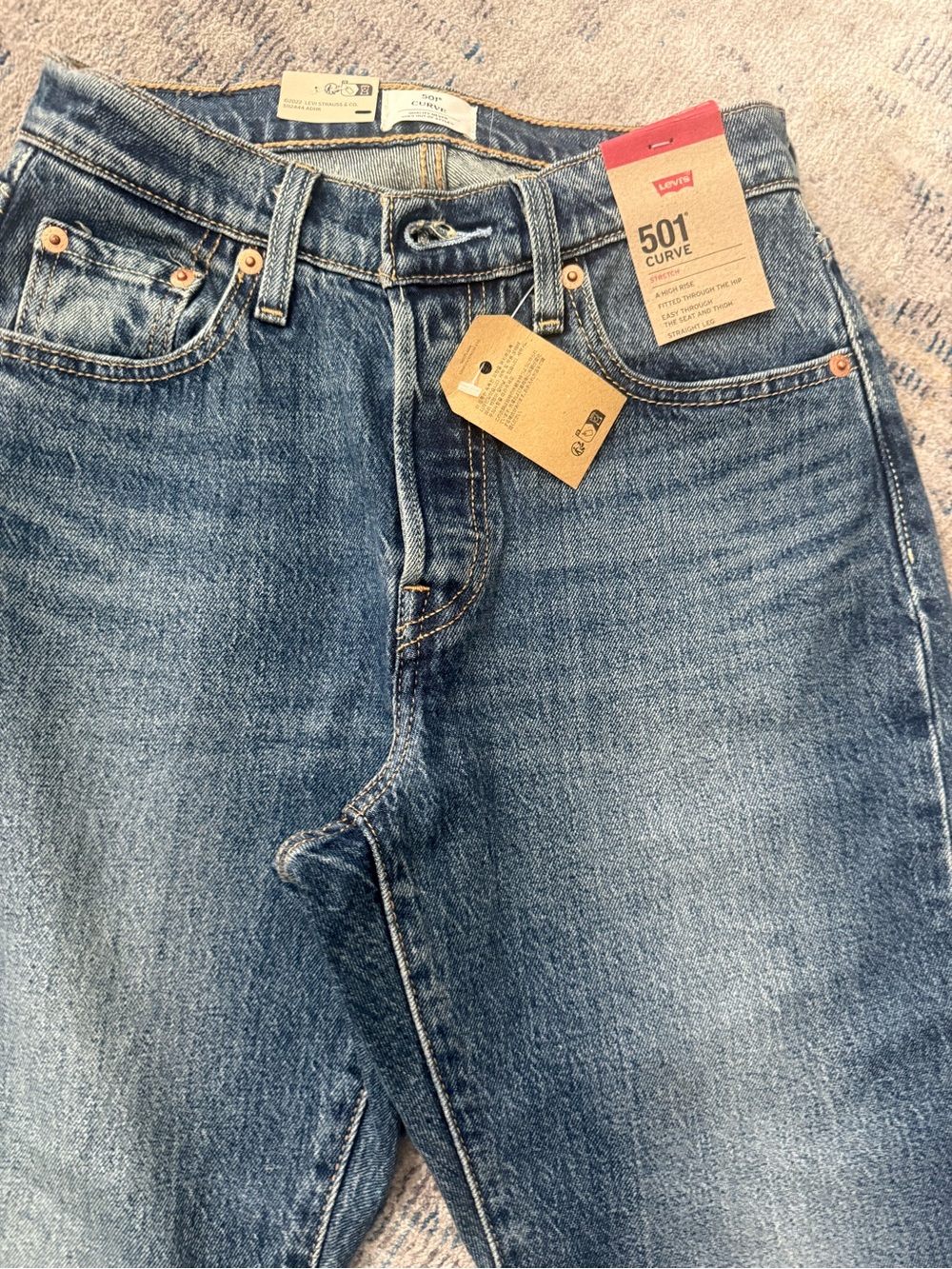 Levi's blue denim jacket with rear pockets - Picture 2 of 16